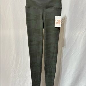 NWT Gianni Bini Green Camouflage Leggings